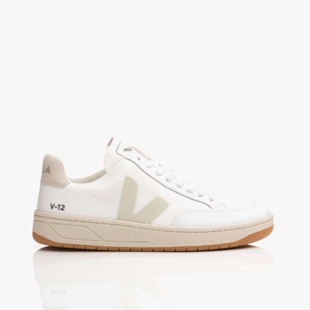 ISO these Veja V-12 in white pierre!